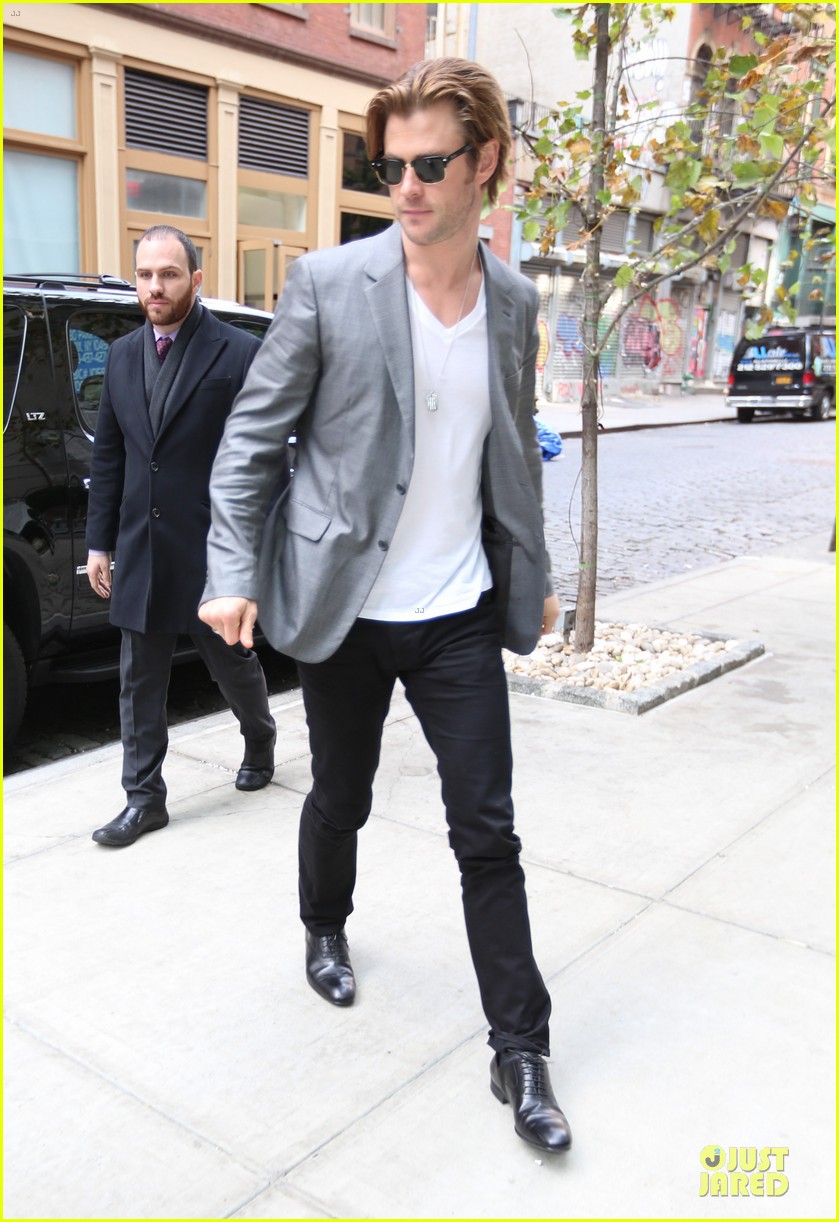 chris hemsworth different blazers for thor nyc promotion 142986646
