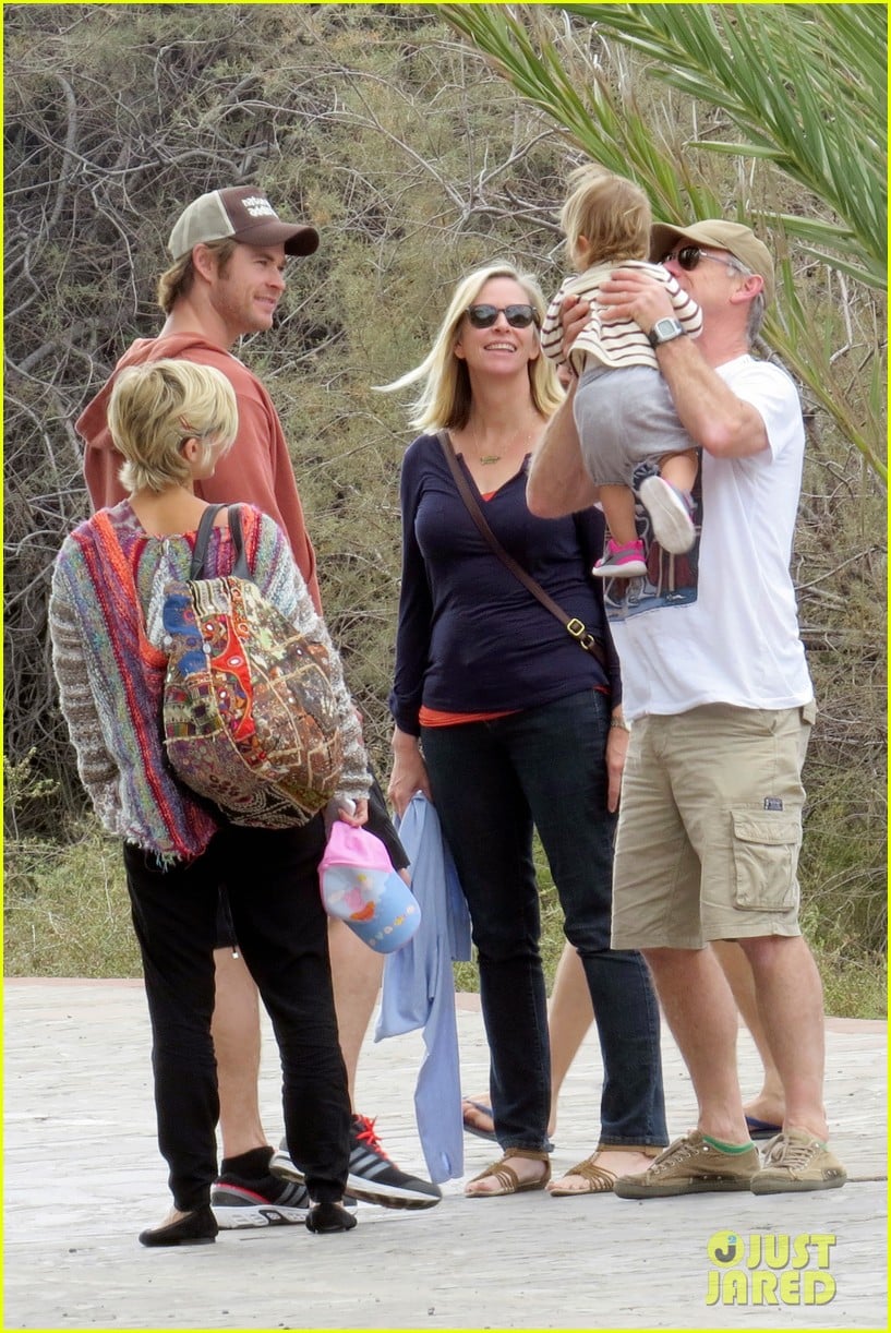 chris hemsworth pregnant elsa pataky spend time with india 11