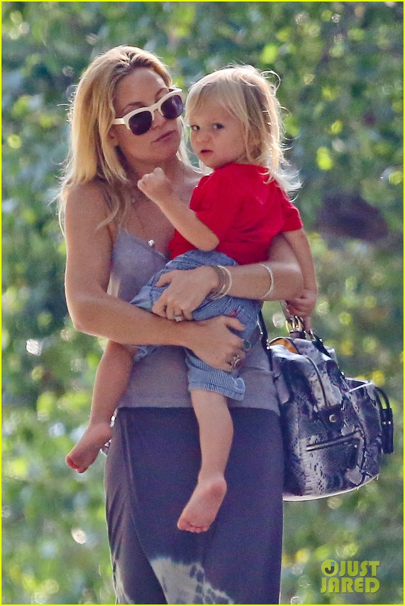 Kate Hudson Parties with Bingham at Malibu Party!: Photo 2985784 | Bingham  Bellamy, Celebrity Babies, Kate Hudson, Matthew Bellamy Photos | Just  Jared: Entertainment News, image size:816x1222