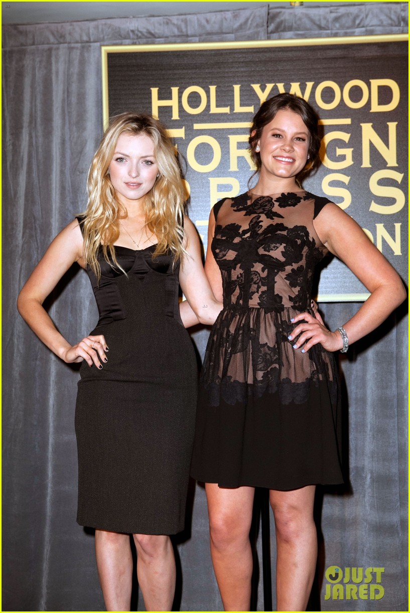 sarah hyland zoey deutch the hfpa instyle party 13