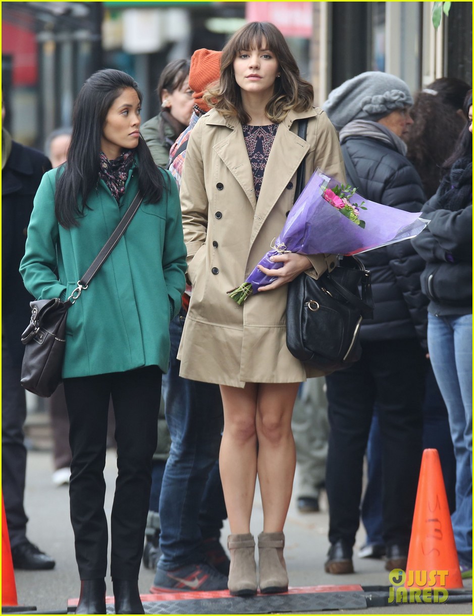 katharine mcphee gets to work on thanksgiving day 083002147