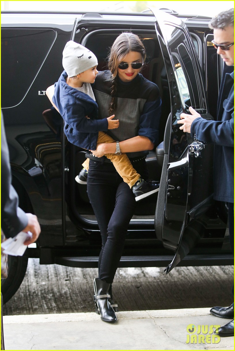 miranda kerr flies out after spending time with miley cyrus 162996716
