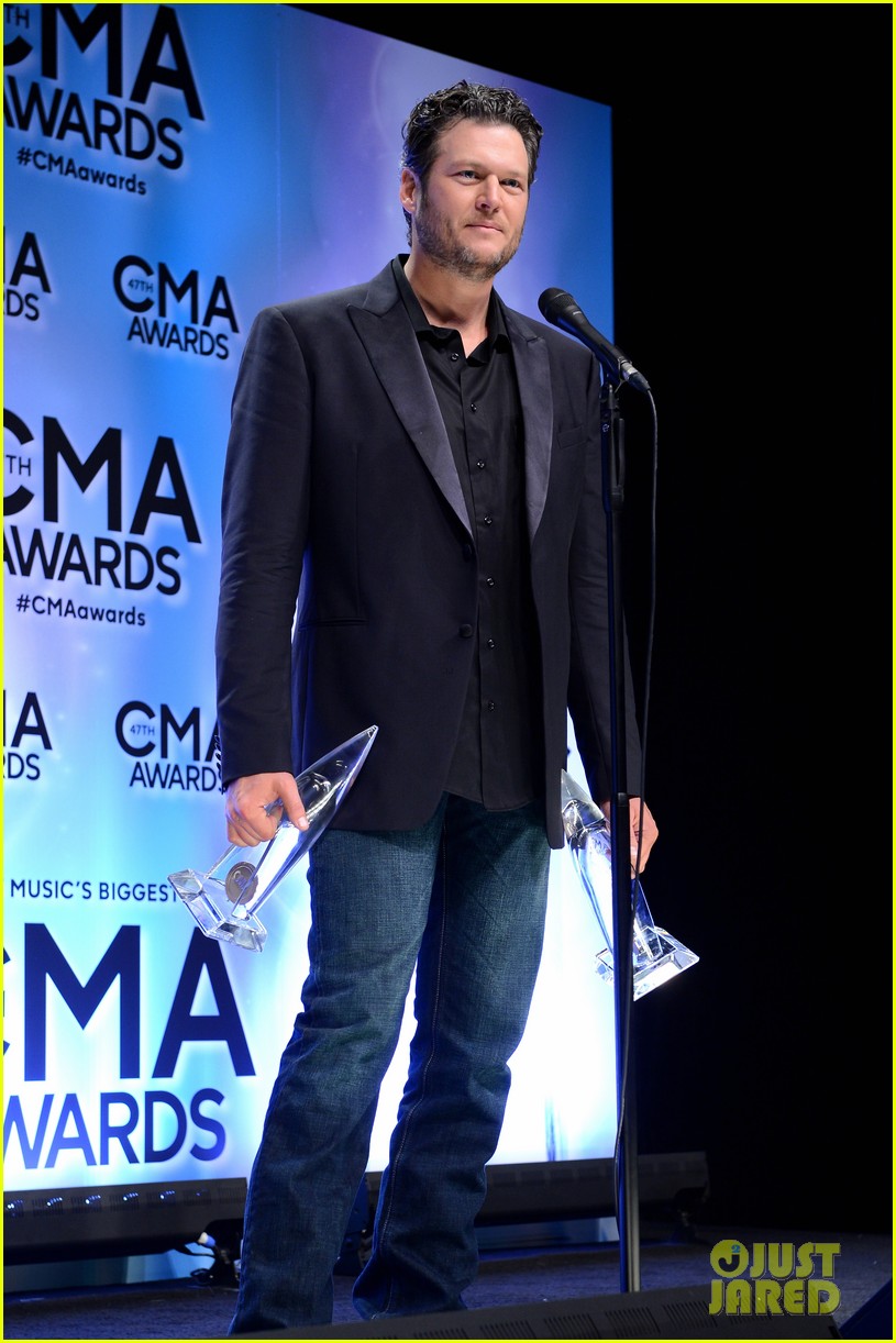 Miranda Lambert & Blake Shelton CMA Awards 2013 Red Carpet Photo