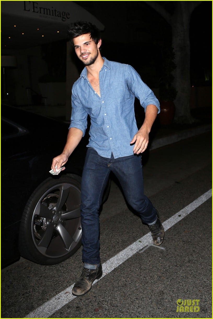 taylor lautner marie avgeropoulos lermitage dinner date 112998302