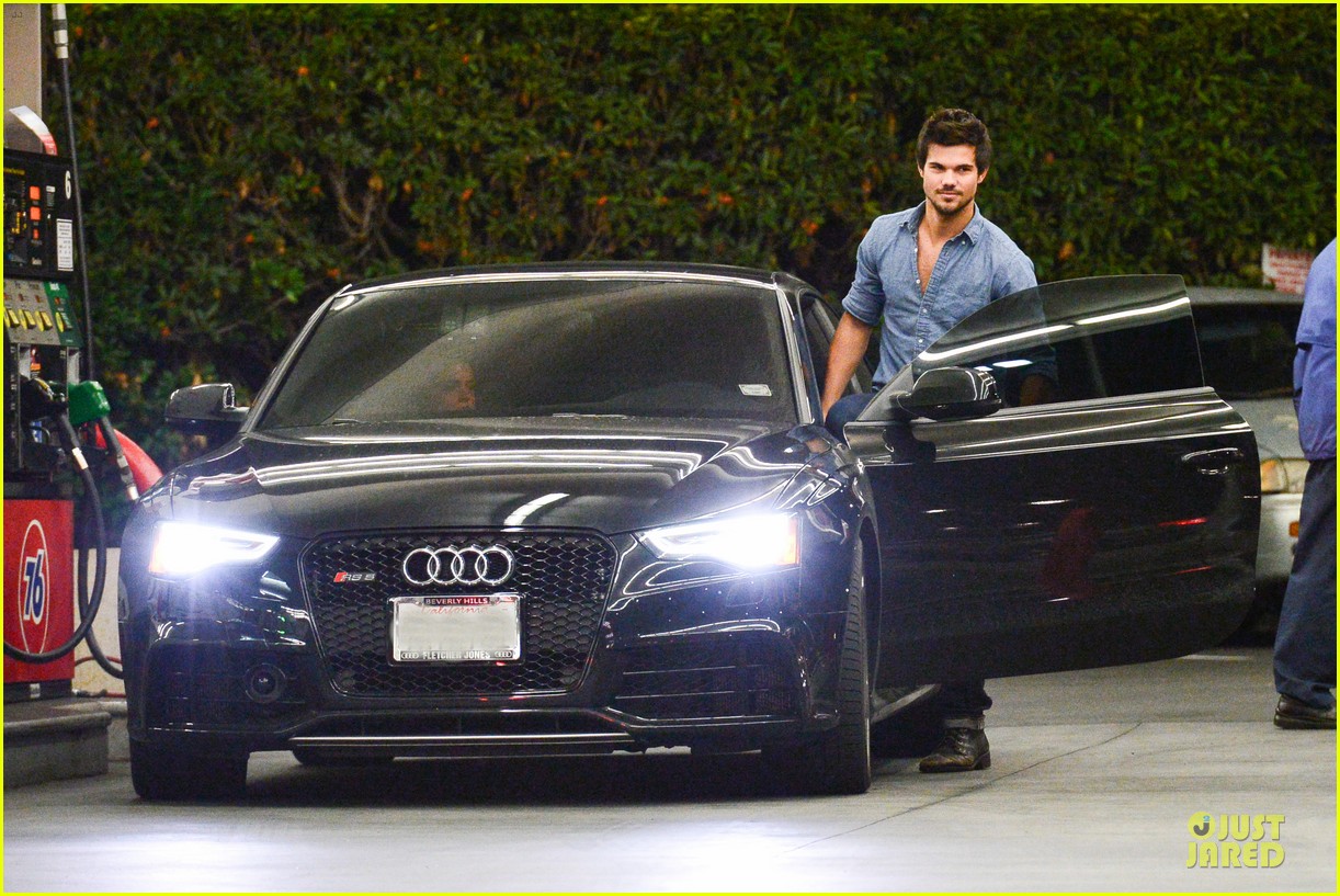 taylor lautner marie avgeropoulos lermitage dinner date 142998305