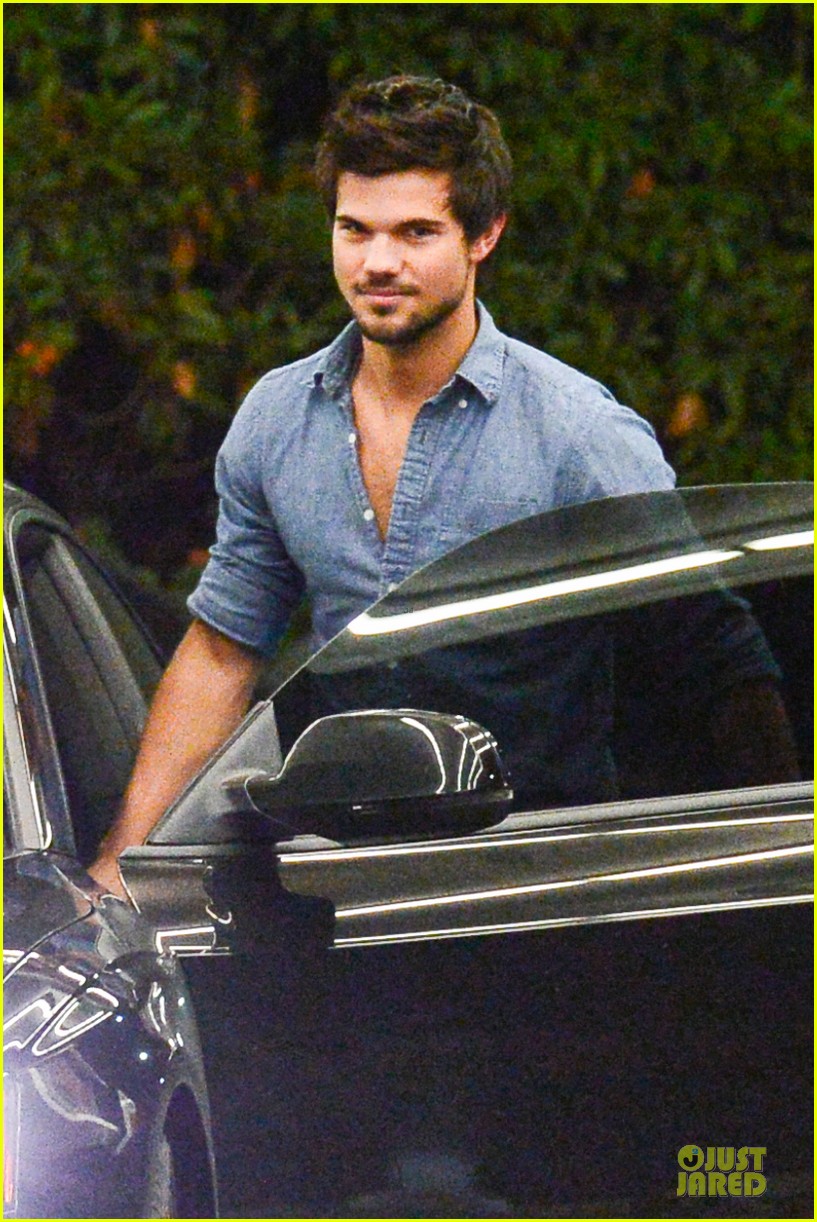 taylor lautner marie avgeropoulos lermitage dinner date 162998307