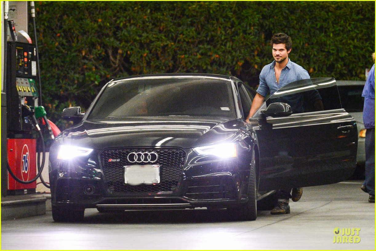 taylor lautner marie avgeropoulos lermitage dinner date 172998308