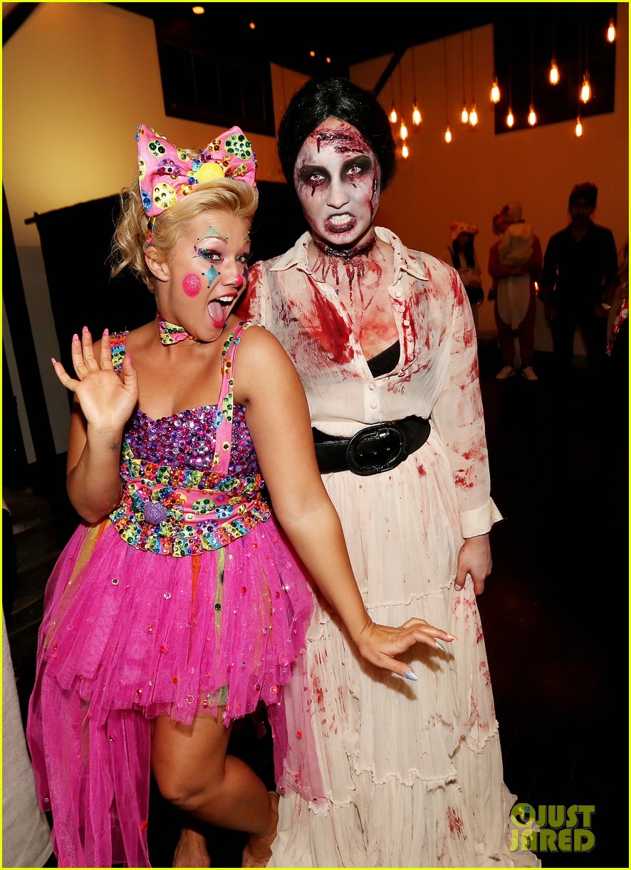 demi lovato dead zombie halloween costume 2013 022984111