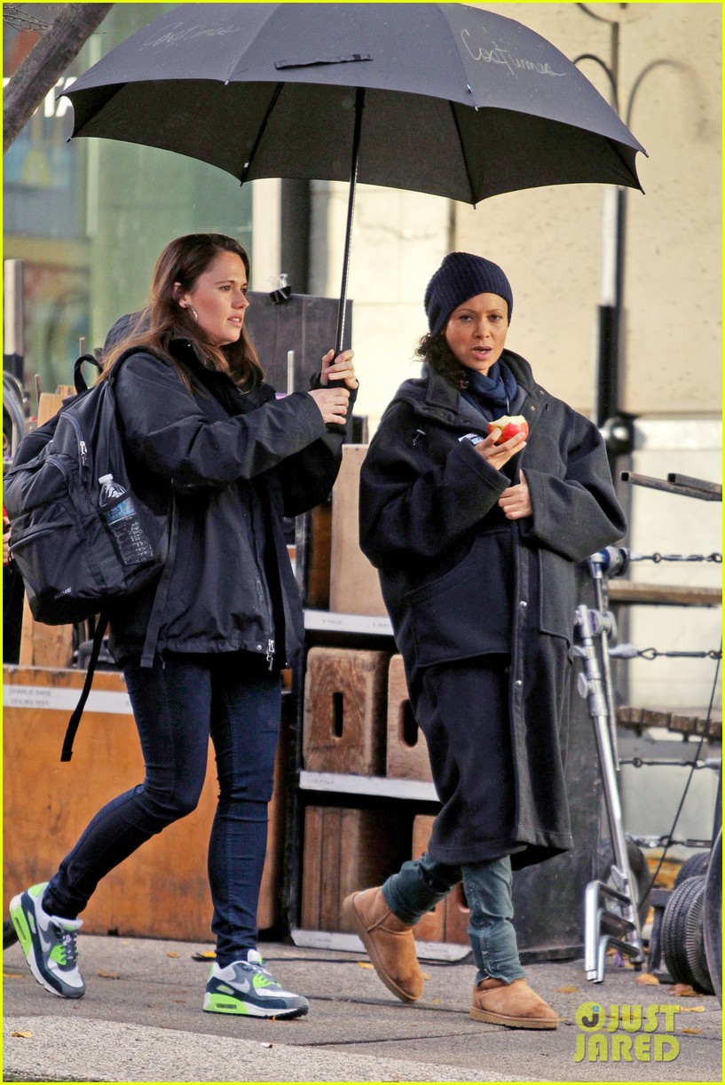 thandie newton keeps baby bump covered on rogue set 112997607
