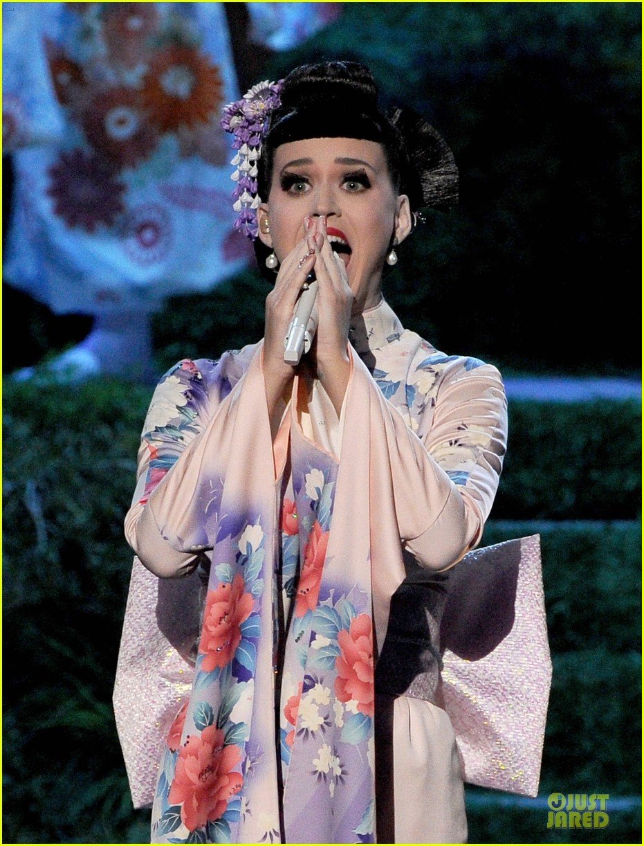 katy perry unconditionally performance at amas 2013 video 082999372