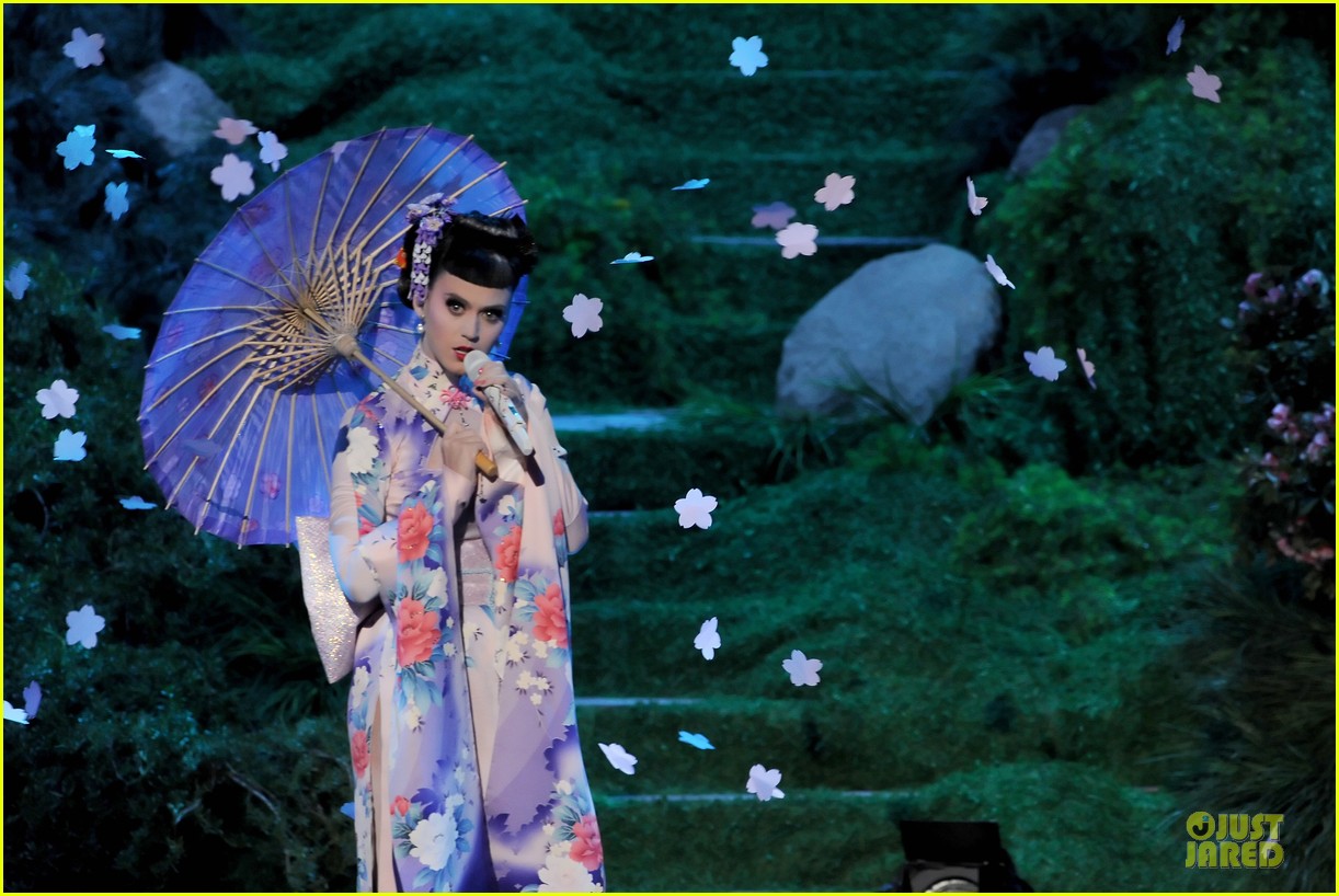 katy perry unconditionally performance at amas 2013 video 18