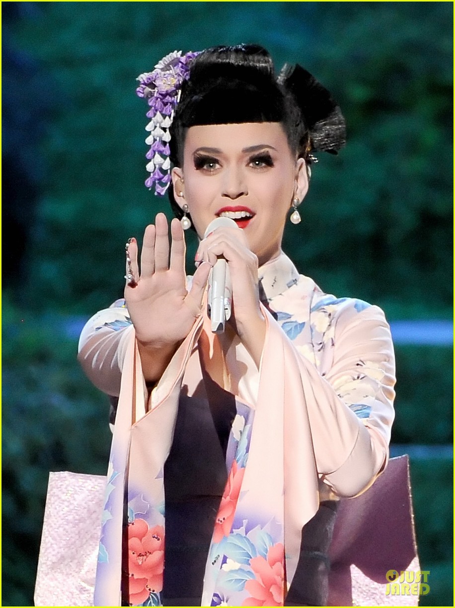 katy perry unconditionally performance at amas 2013 video 22
