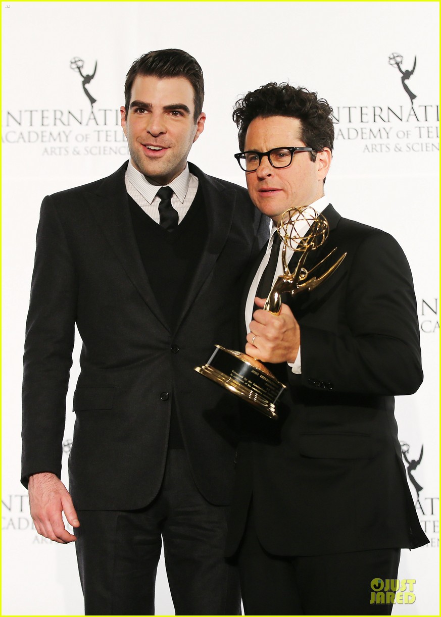 zachary quinto honors jj abrams at international emmys 02