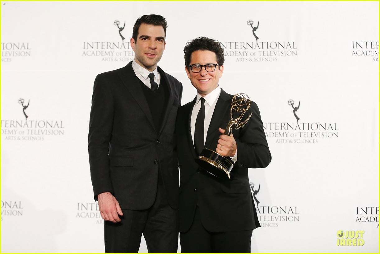 zachary quinto honors jj abrams at international emmys 103000444