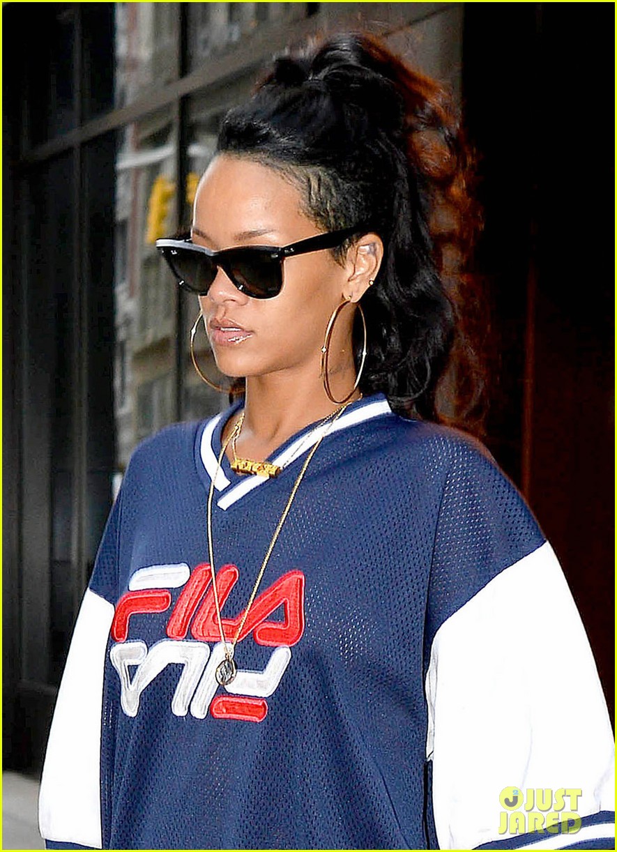 rihanna pray for the people of the philippines 062989136