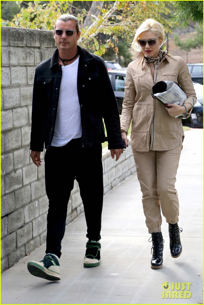 gwen stefani spends saturday with her family 08