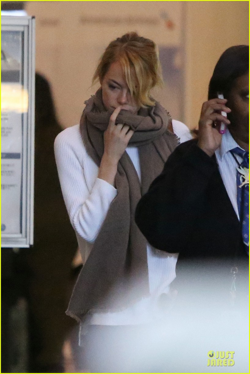 emma stone lands in lax airport after quiet few months 042993867