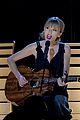 taylor swift red live performance at cmas 2013 watch now 02