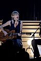 taylor swift red live performance at cmas 2013 watch now 03
