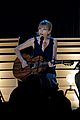 taylor swift red live performance at cmas 2013 watch now 05