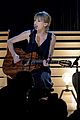 taylor swift red live performance at cmas 2013 watch now 06