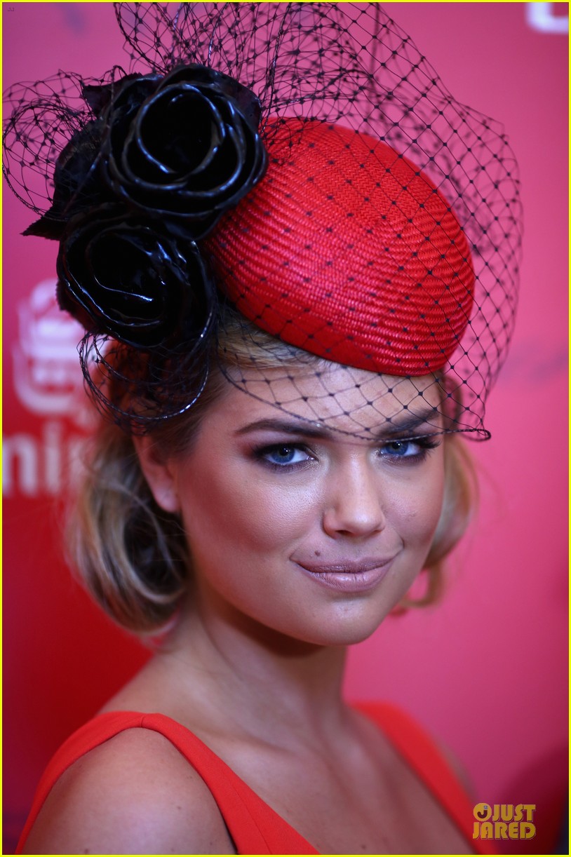 kate upton red hot cleavage for melbourne cup day 122986896