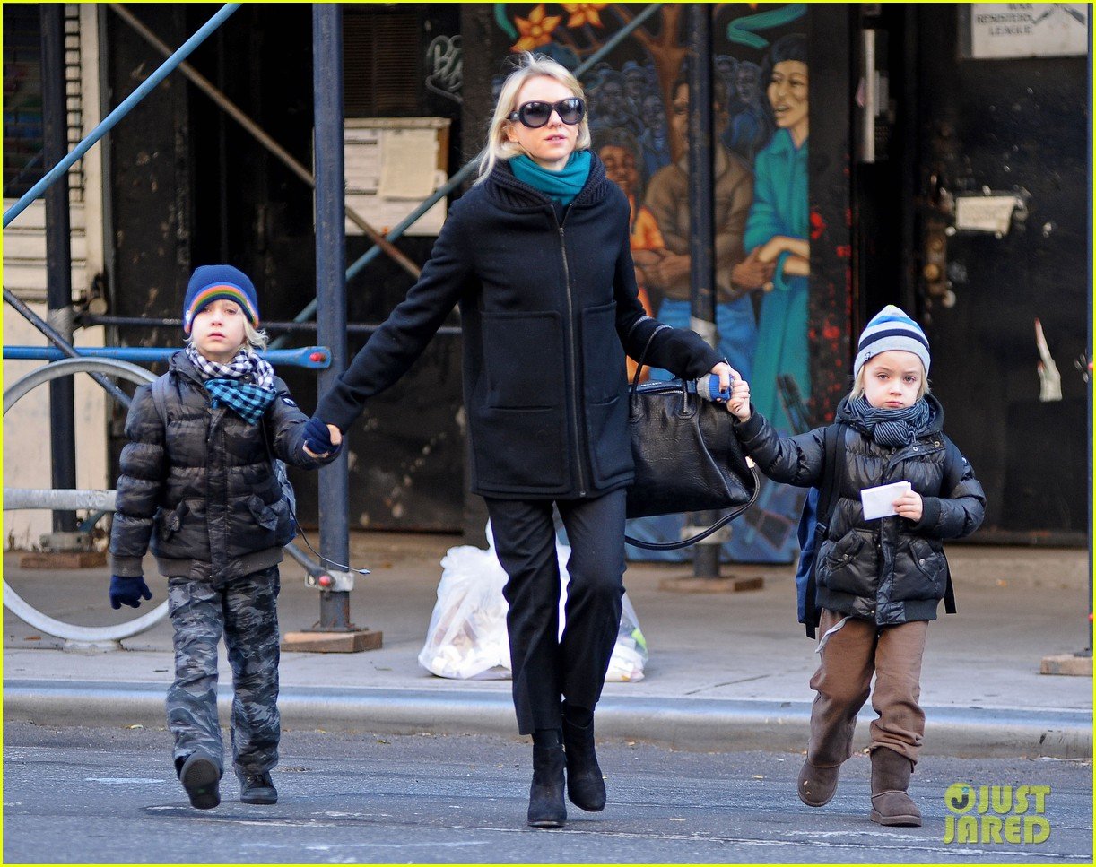 naomi watts braves chilly weather for school walk 01