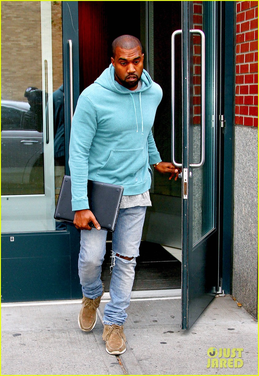 kanye west steps out after zappos responds to comments 102997499