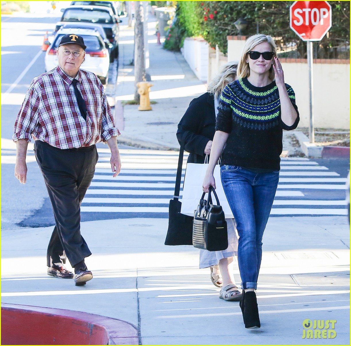 reese witherspoon jim toth grab pre thanksgiving lunch 21