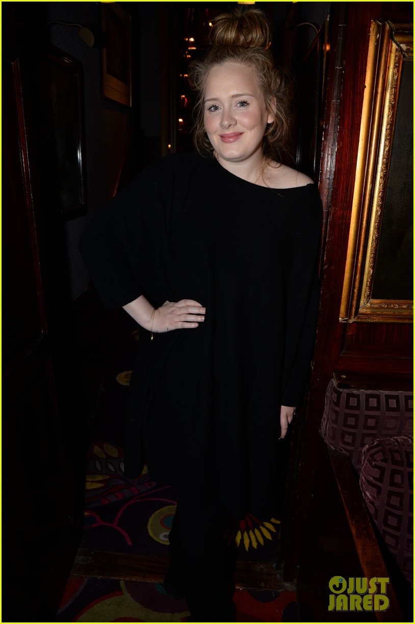 adele makes rare appearance to attend lady gaga concert 01