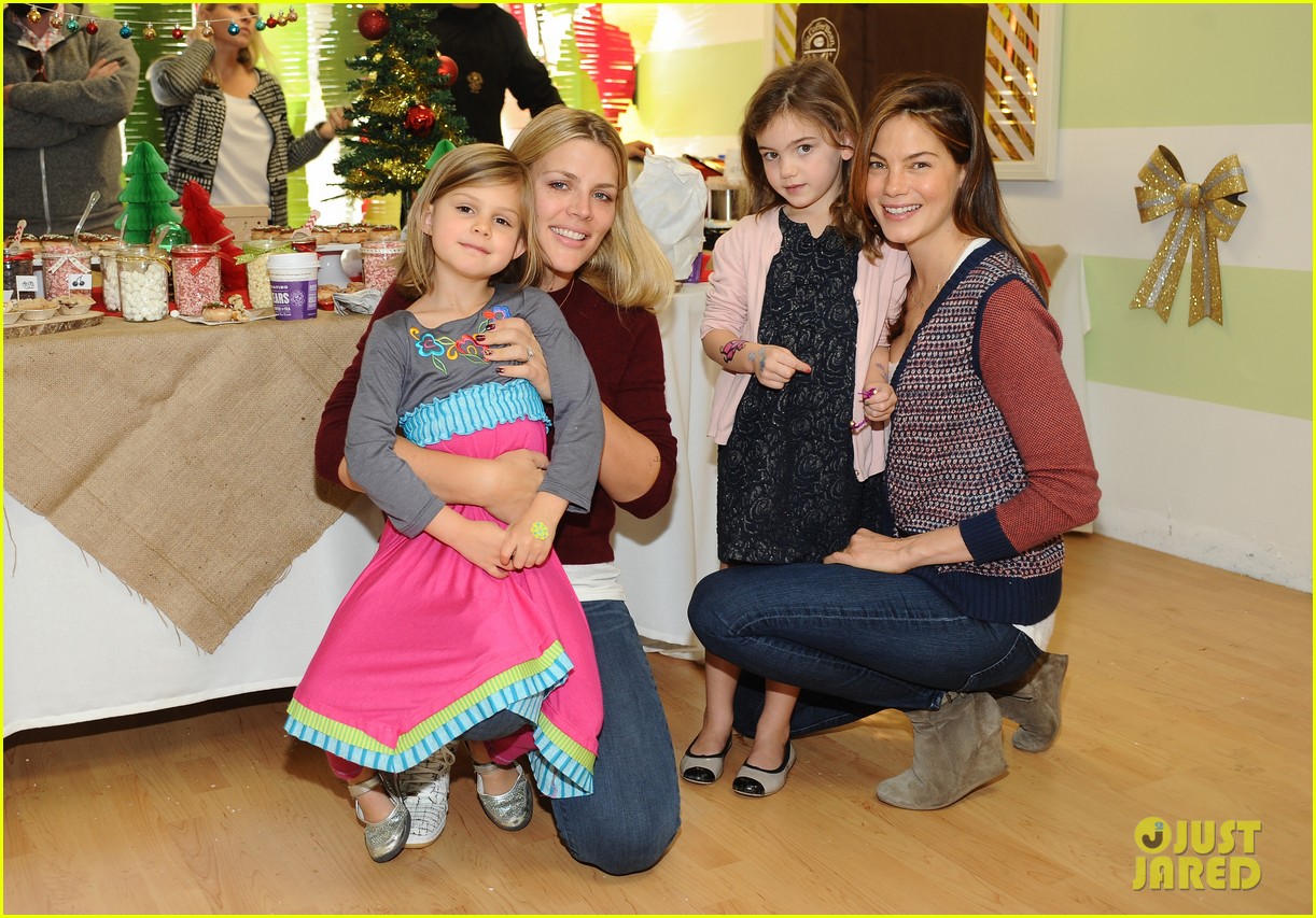 jessica alba gwen stefani baby2baby holiday party 043012299