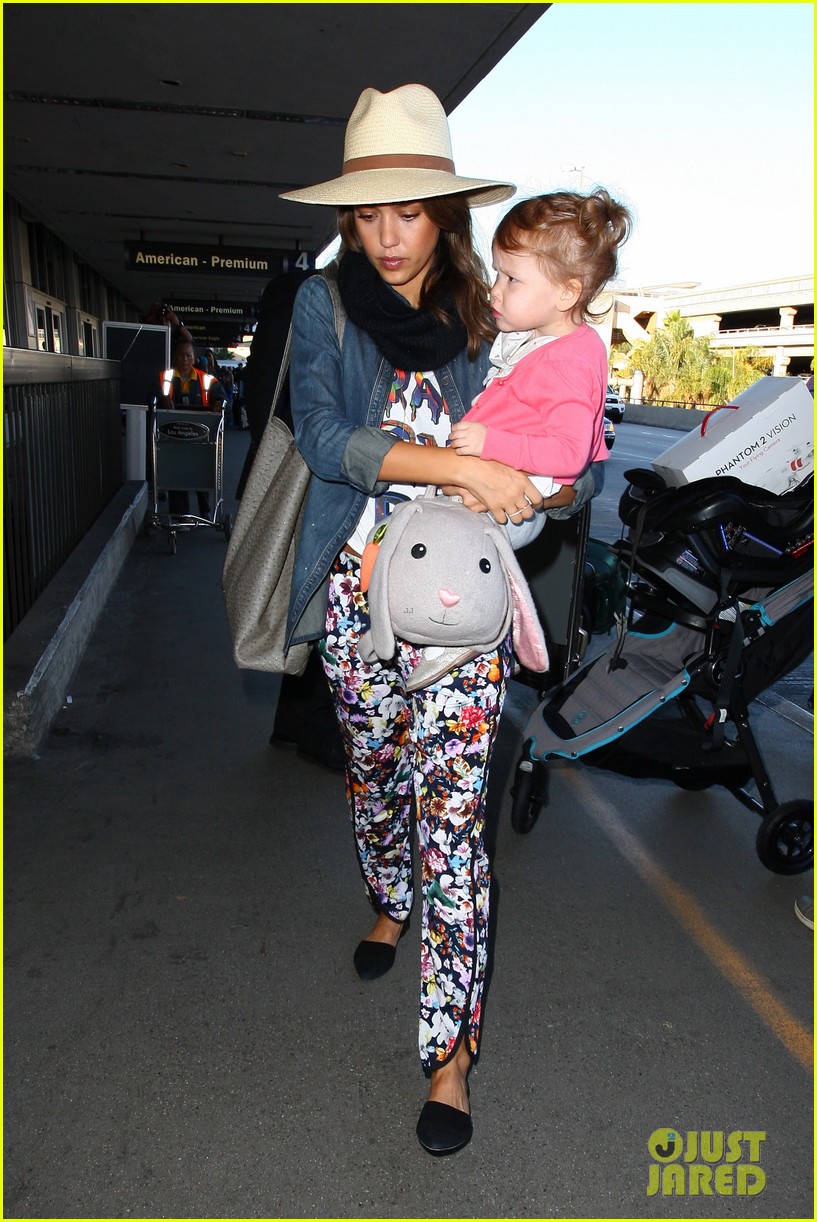jessica alba daughter haven fly away after christmas 113018445