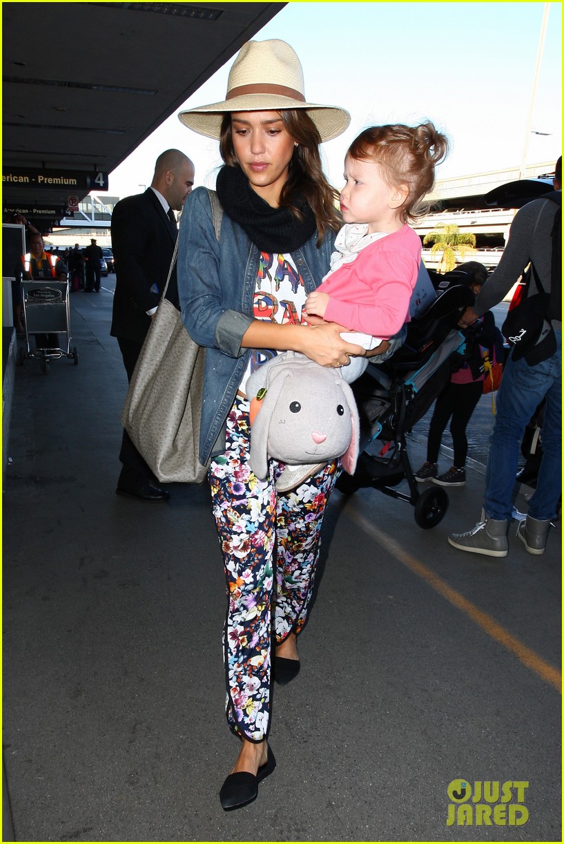 Jessica Alba & Daughter Haven Fly Away After Christmas Photo 3018446
