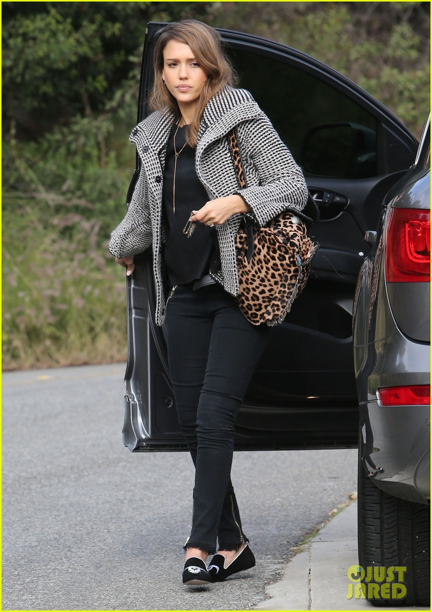 jessica alba set to attend the peoples choice awards 2014 013016107