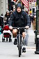 alec baldwin bikes in shorts in freezing new york city 06
