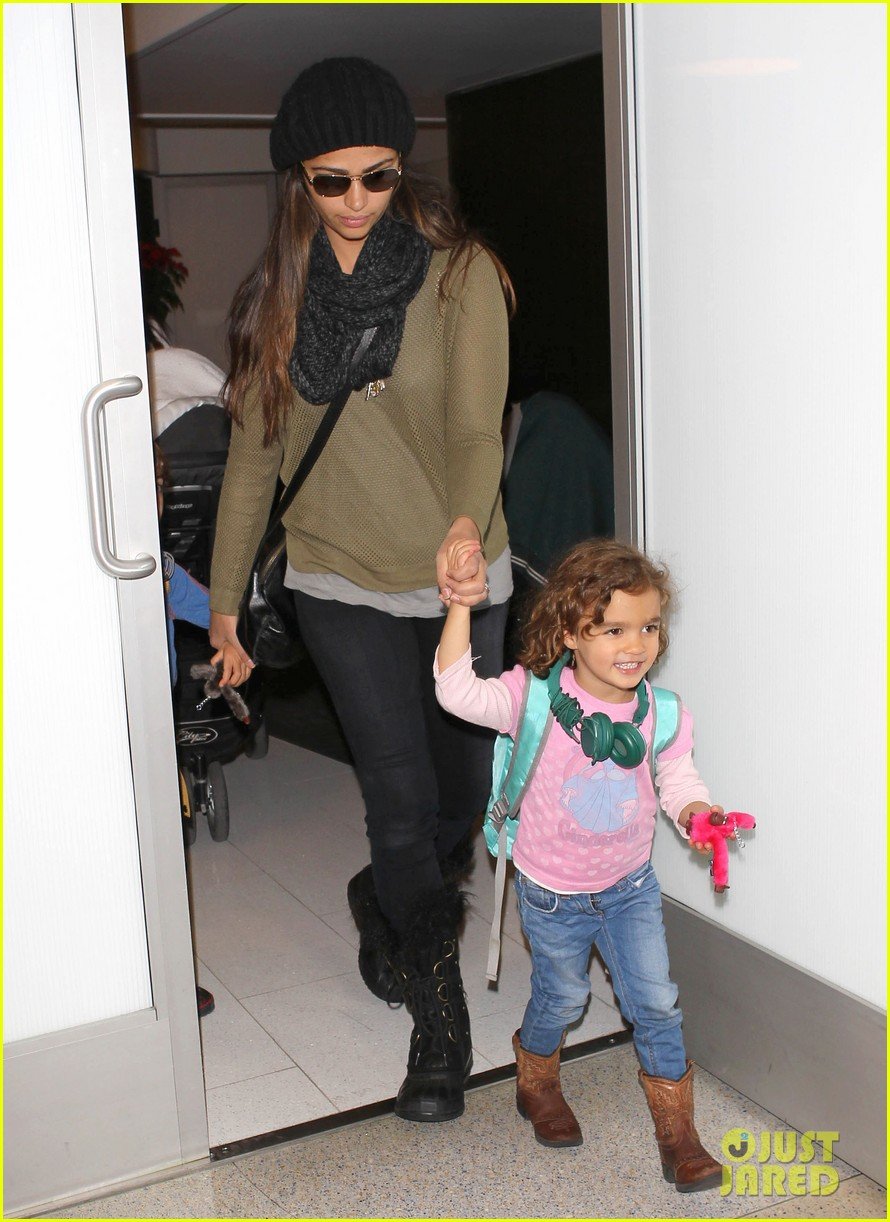 camila alves lands in snowy nyc with the kids 033013646