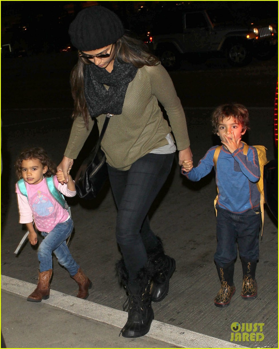 camila alves lands in snowy nyc with the kids 083013651