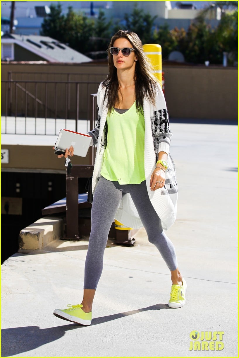 alessandra ambrosio steps out in new york after thanksgiving 123003478