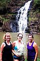 stephen amell hawaii trip with cassandra jean baby mavi 03