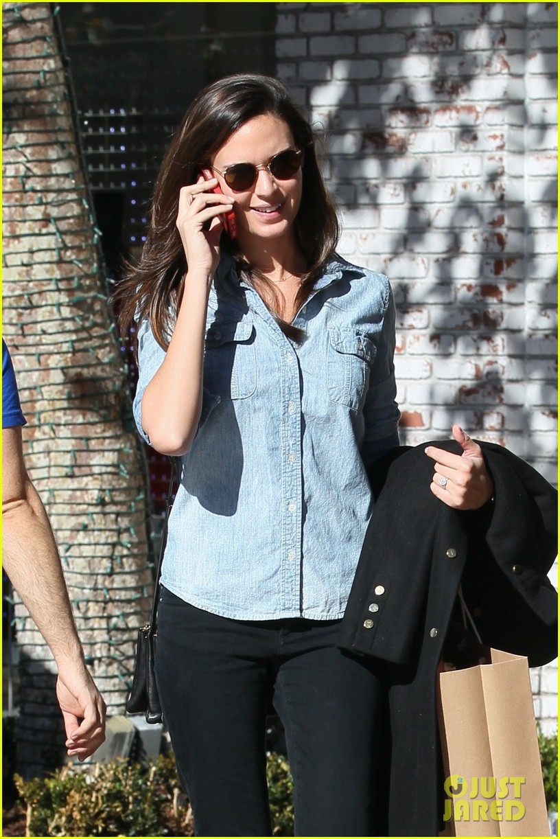 dave odette annable last minute christmas shoppers 13