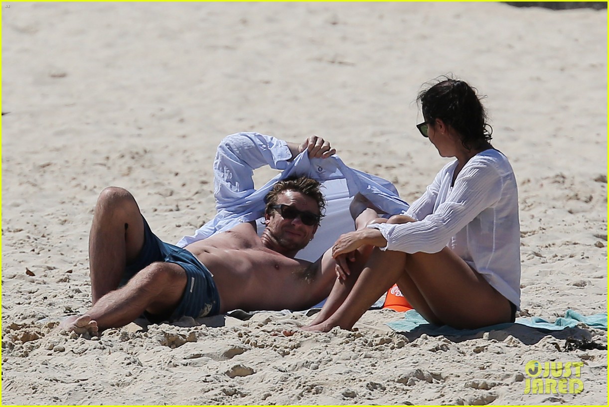 simon baker shirtless beach day with wife rebecca rigg 023012992