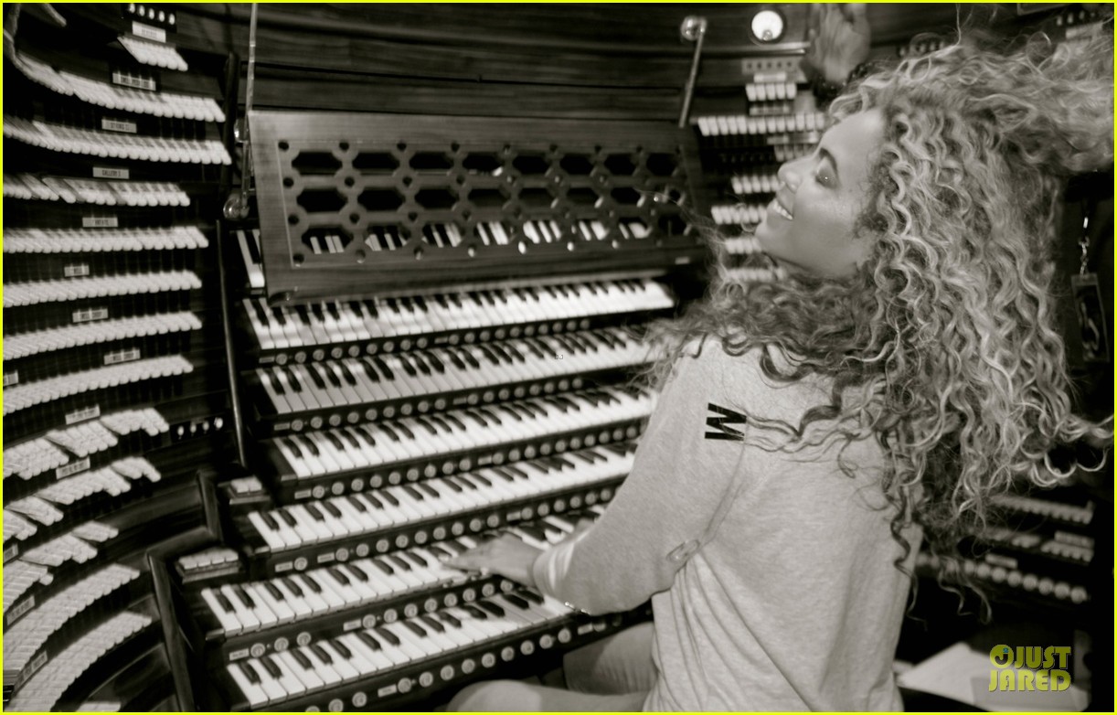 beyonce shares cute pic of herself with blue ivy on tumblr 05