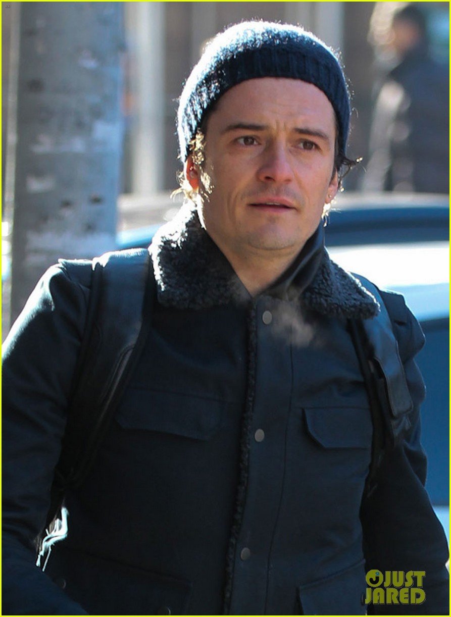 orlando bloom steps out after guys night with leo dicaprio 02