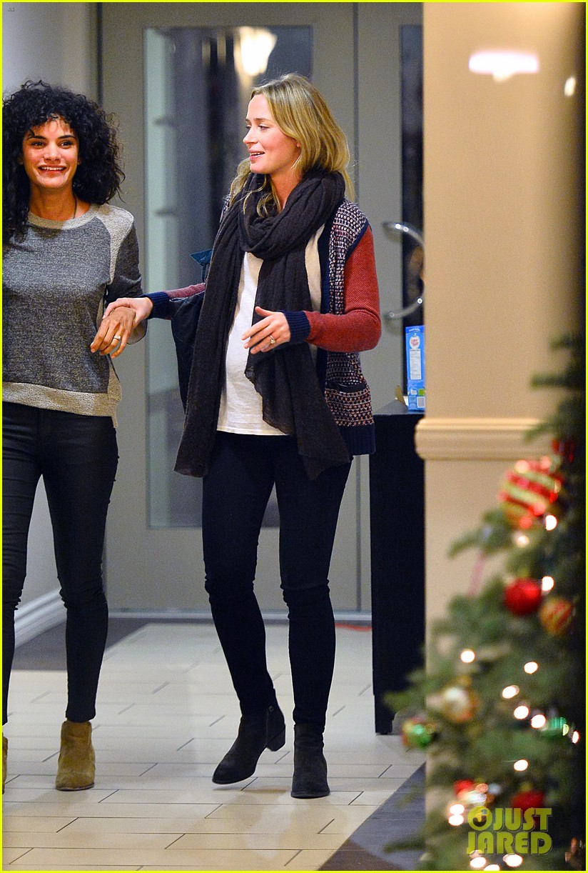 emily blunt cant stop laughing at friends christmas party 053015131
