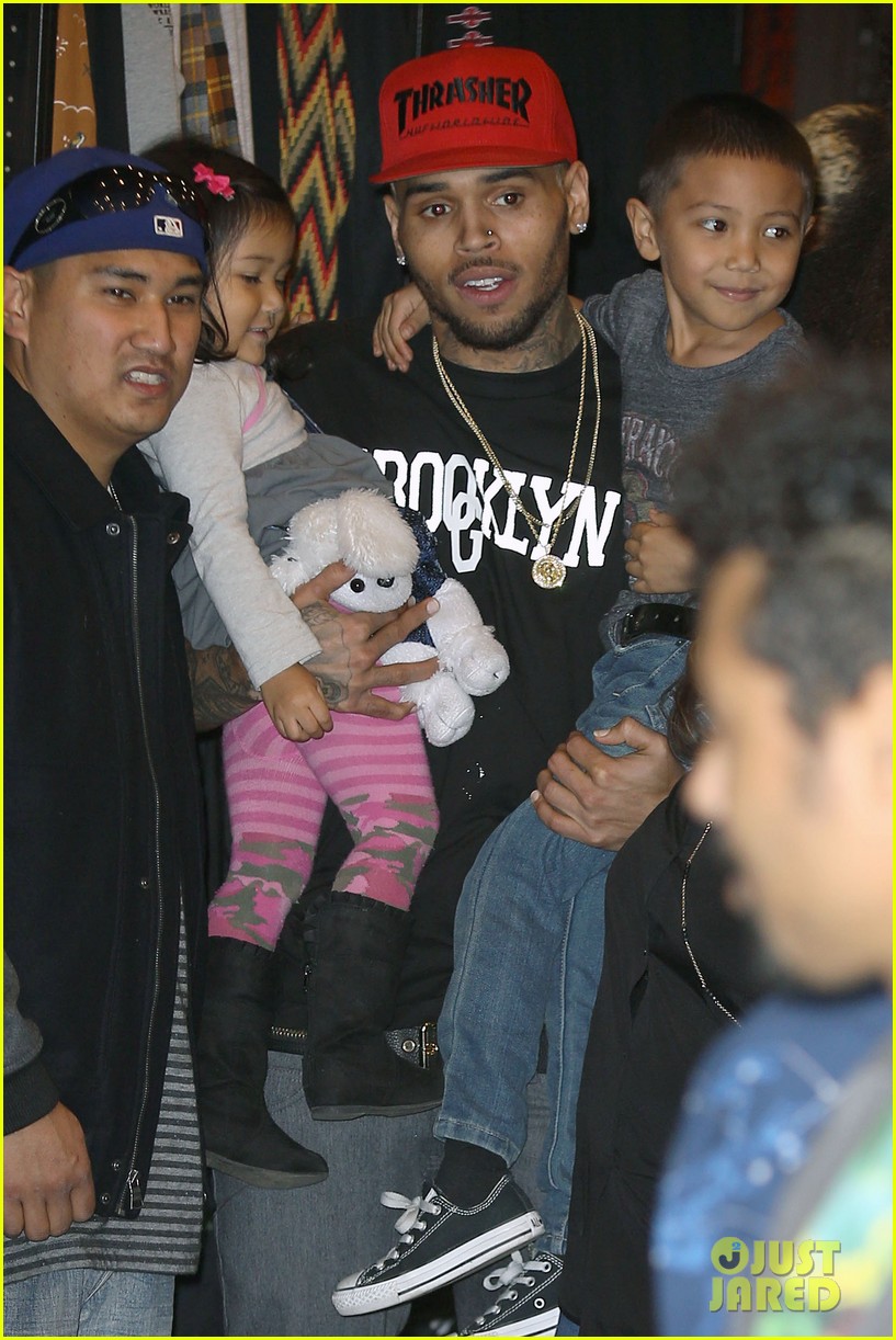 chris brown brooklyn projects christmas toy drive 093016519