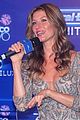gisele bundchen shares breastfeeding pic before oral b event 22