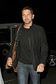 gerard butler catches flight out of lax 01