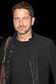 gerard butler catches flight out of lax 07
