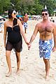 simon cowell shirtless beach stroll with pregnant girlfriend lauren silverman 03