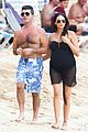 simon cowell shirtless beach stroll with pregnant girlfriend lauren silverman 09